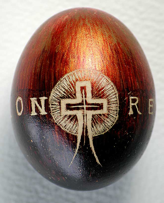 oeuf gravé et peint