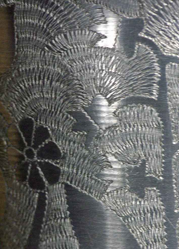 dernier muguet ? muguet sur un gobelet ciselé à Verdun