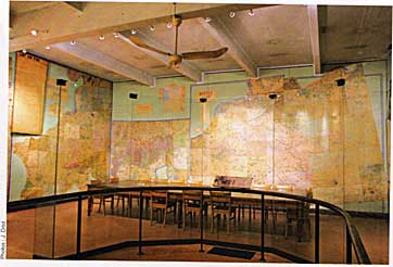 la Salle de Reddition la salle des cartes du QG devenue Salle de Reddition