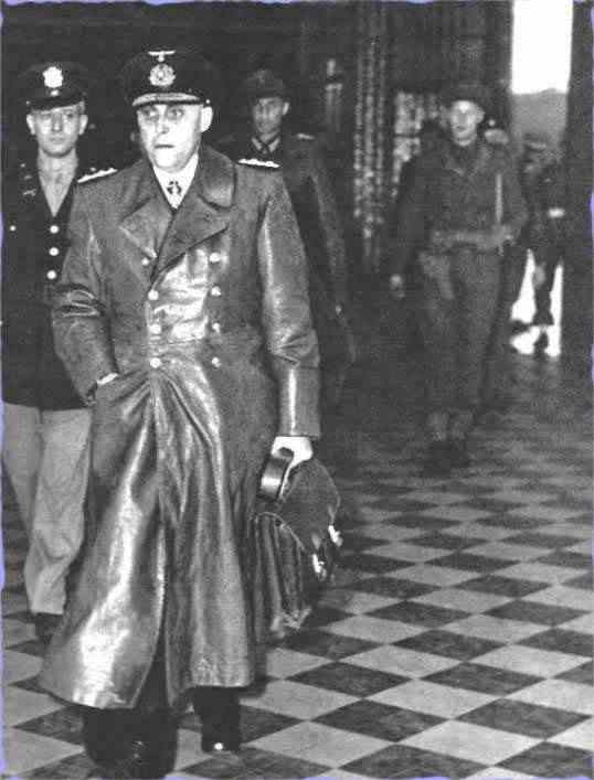 dernières heures nazies arrivée du Gl allemand von Friedeburg