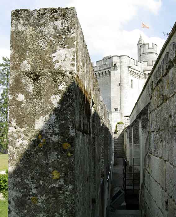 donjon de Vez depuis la courtine