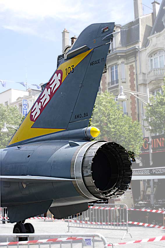 grosplan sur réacteur de Mirage F1