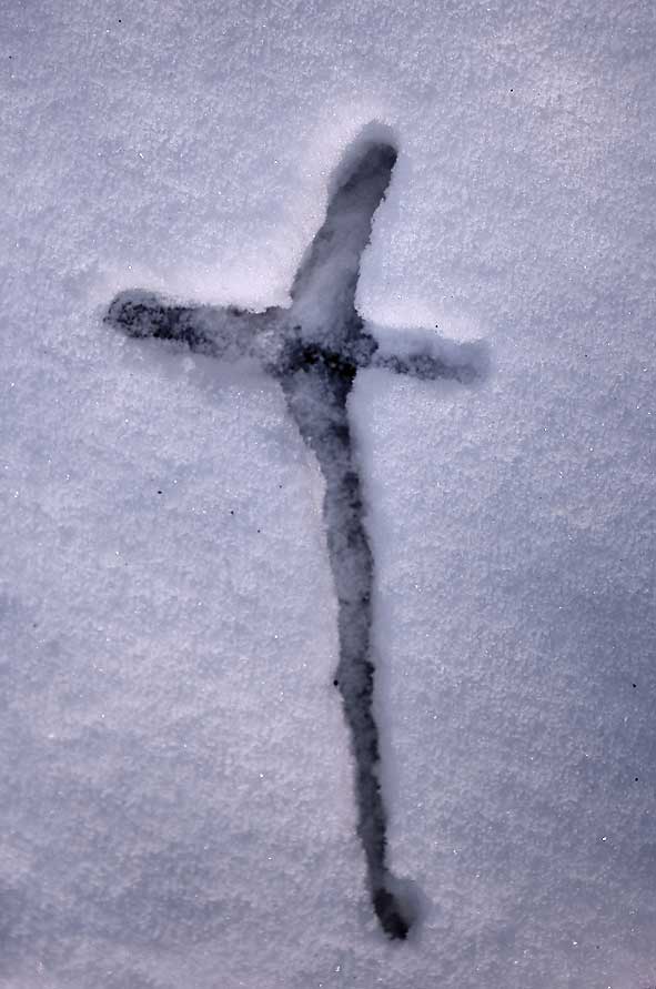 croix dans la neige