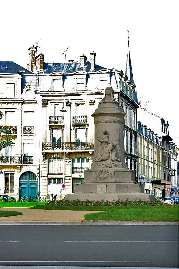 monument aux infirmières à Reims place Aristide Briand