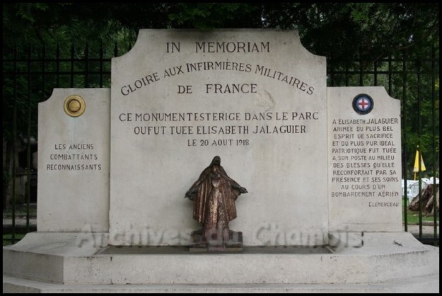 Monument aux infirmières de Pierrefonds