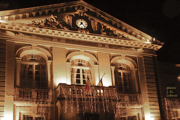 Hôtel de Ville de Vailly la nuit en décembre 2011