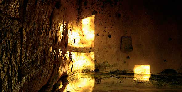 l'éclat soudain de l'or sur la roche