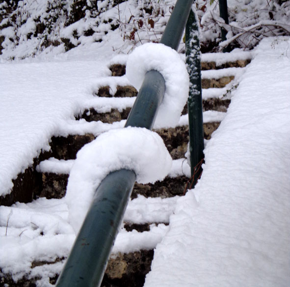 cordon de neige brisé sur main-courante