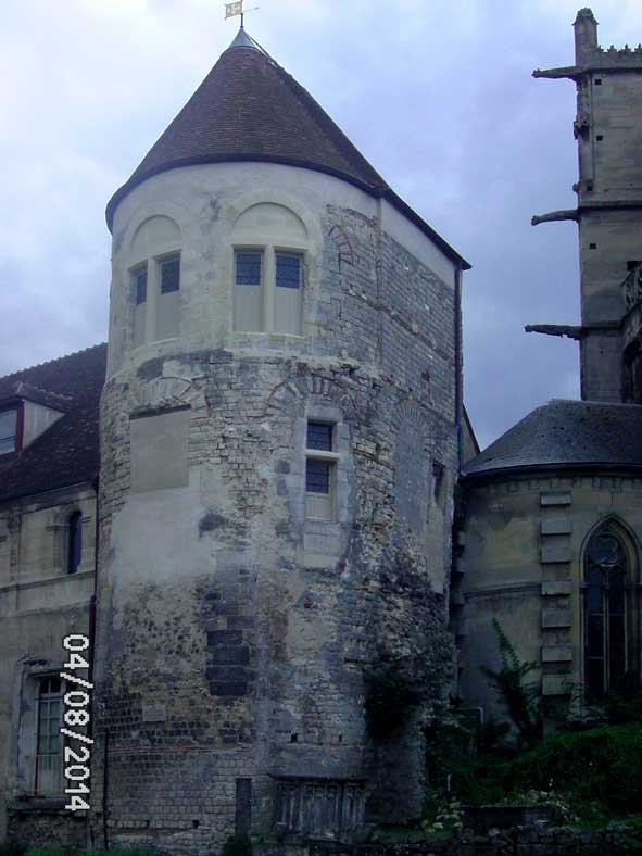 tour de l'enceinte gallo-romaine de Senlis