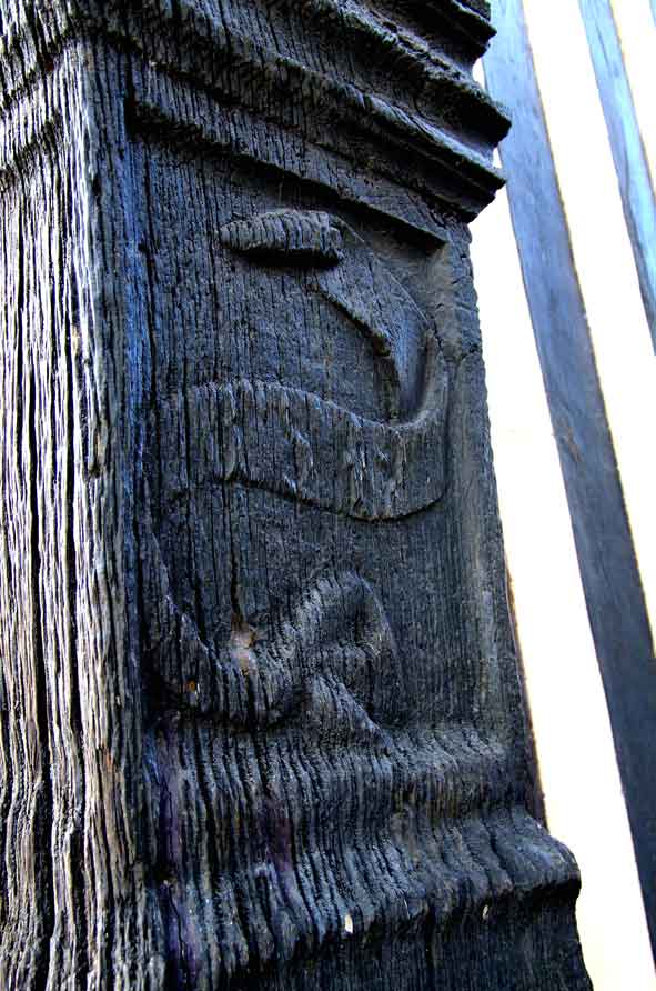 cherchez bien, au centre de la banderole : 1519