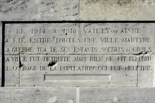 texte sur l'arrière du monument