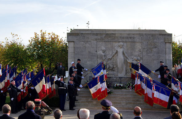 salut des drapeaux 'aux morts'